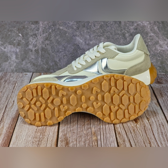 Steve Madden Women's Sneakers in Cream and Gray size 9 - Picture 3 of 5